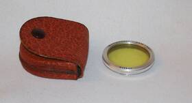 976530 Rollei Rolleifilter Camera Lens Yellow Filter With Leather Case Mittel Germany 976530 Rollei Rolleifilter Camera Lens Yellow Filter With Leather Case Mittel Germany